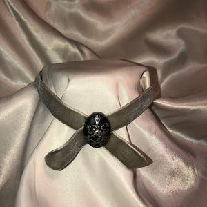 Alice Cullen Choker Crest